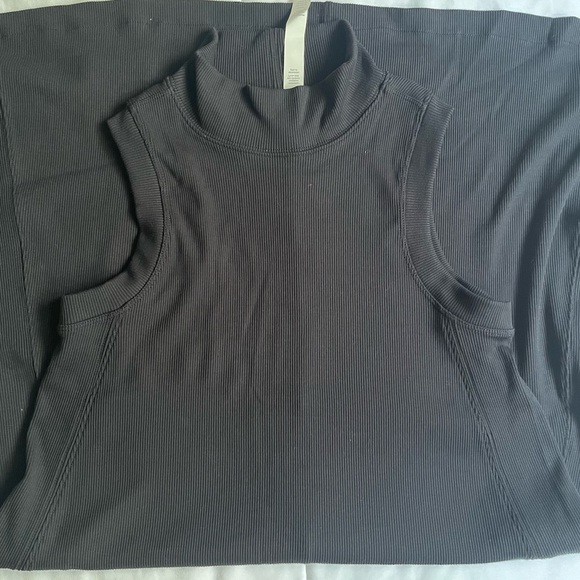 Lululemon dress!! In great condition. Super cute turtle neck dress ! 👗🖤 - Picture 4 of 5